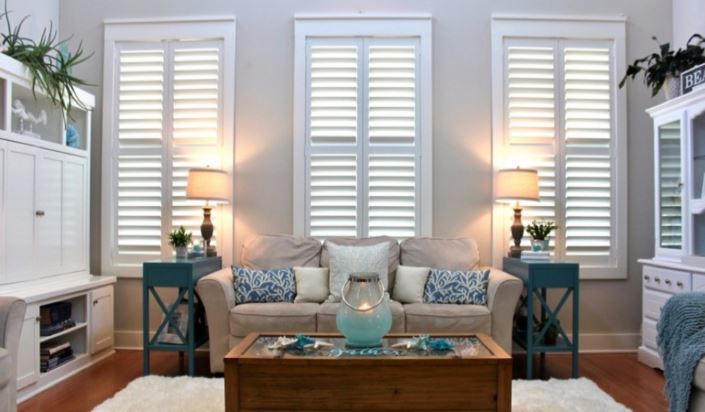 Shutter styles in Cincinnati can range from subtle to elegant Cincinnati modern house with white shutters